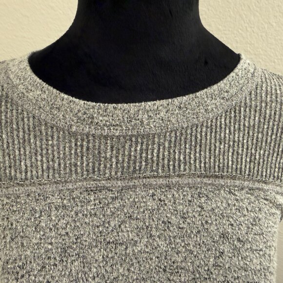 Maddie Style Long sleeve Sweater Sz M - Picture 4 of 6